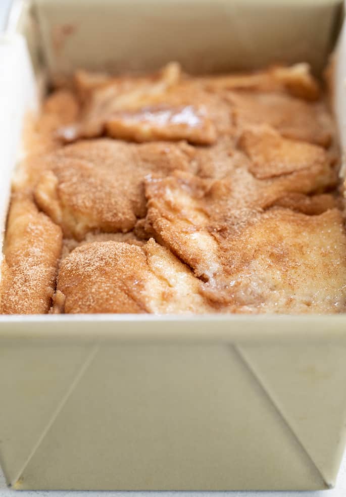 Pain rapide Tourbillon à la cannelle cru dans une casserole