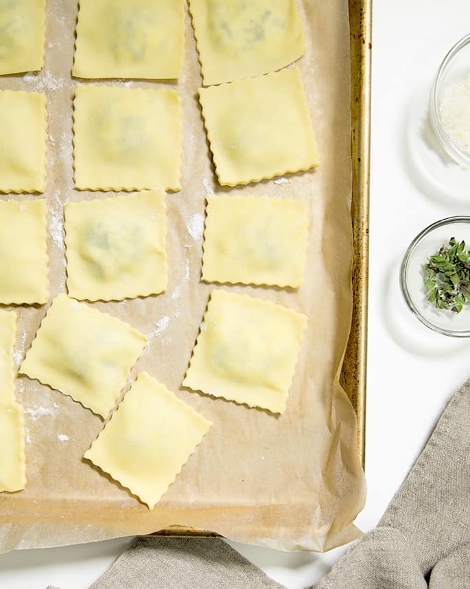 zelfgemaakte glutenvrije ravioli zijn veel gemakkelijker te maken dan je zou denken. En ze bevriezen perfect!