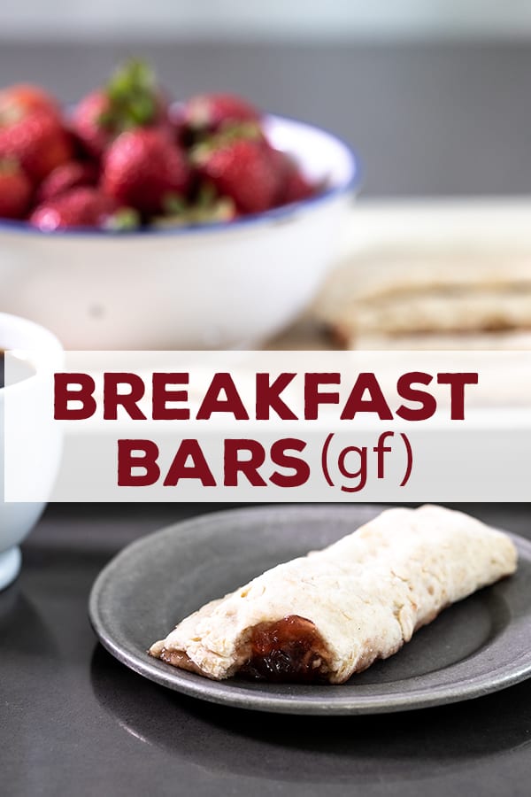 This healthy breakfast bars recipe is made with whole grain oats and oat flour, and plain yogurt. The perfect grab-and-go recipe for busy weekday mornings. #nutrigrain #glutenfree #gf #breakfast #grabngo