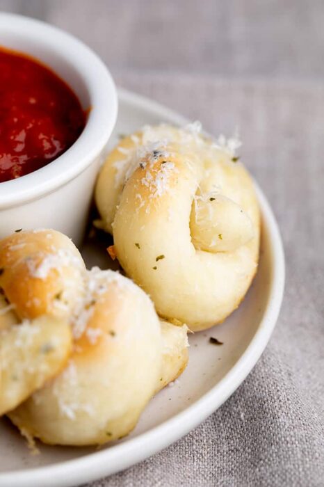 Pull Apart Gluten Free Garlic Knots | Gluten Free on a Shoestring