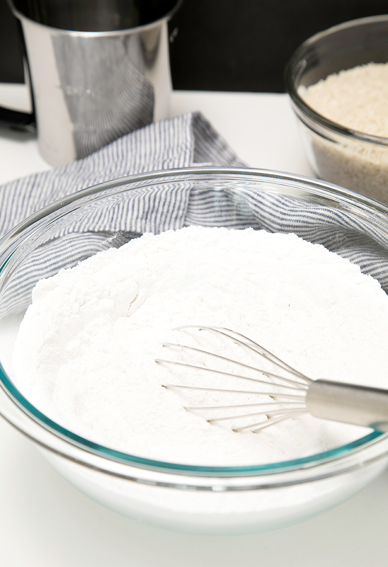 how to make rice flour with rice in a glass bowl with a whisk