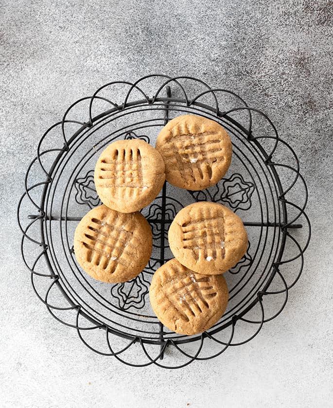 5 Flourless peanut butter cookies on a cooling rack