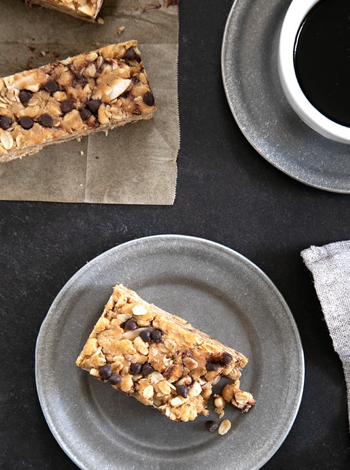 These homemade peanut butter granola bars are chewy bars made with oats and honey. Skip the boxed bars and grab these healthy, no bake treats instead.