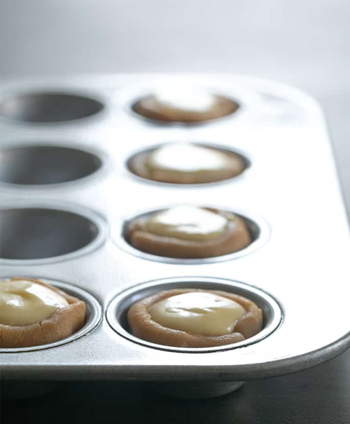 A soft graham cracker crust with the simplest cheesecake filling makes these cheesecake cookie cups the perfect cookie plate surprise.