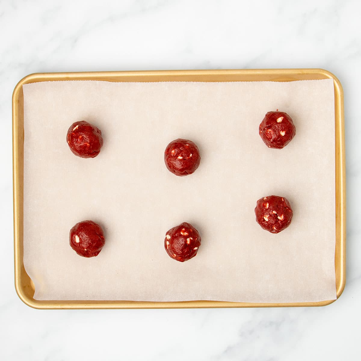 same 6 pieces of cookie dough shaped into rounds